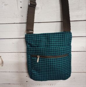 Thirty One Crossbody Handbag Houndstooth Plaid Purse Shoulder Bag.
